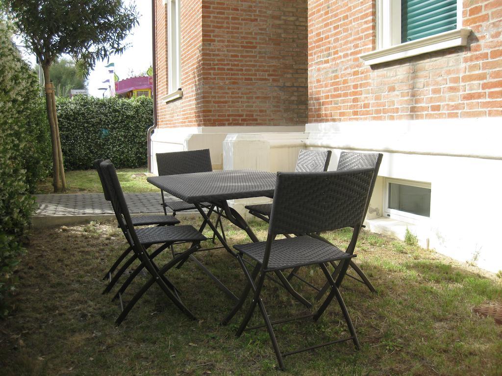 Appartamento In Villa بيزارو الغرفة الصورة