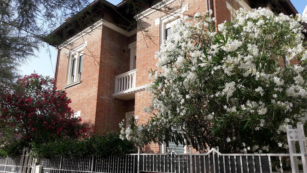 Appartamento In Villa بيزارو المظهر الخارجي الصورة